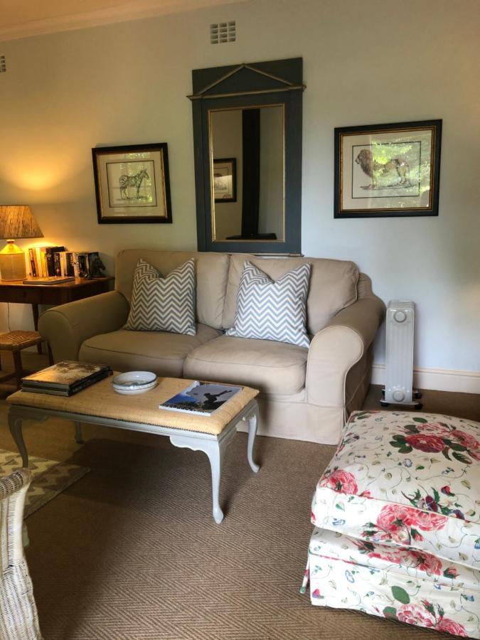 斯泰伦博斯Longfield House别墅 外观 照片
